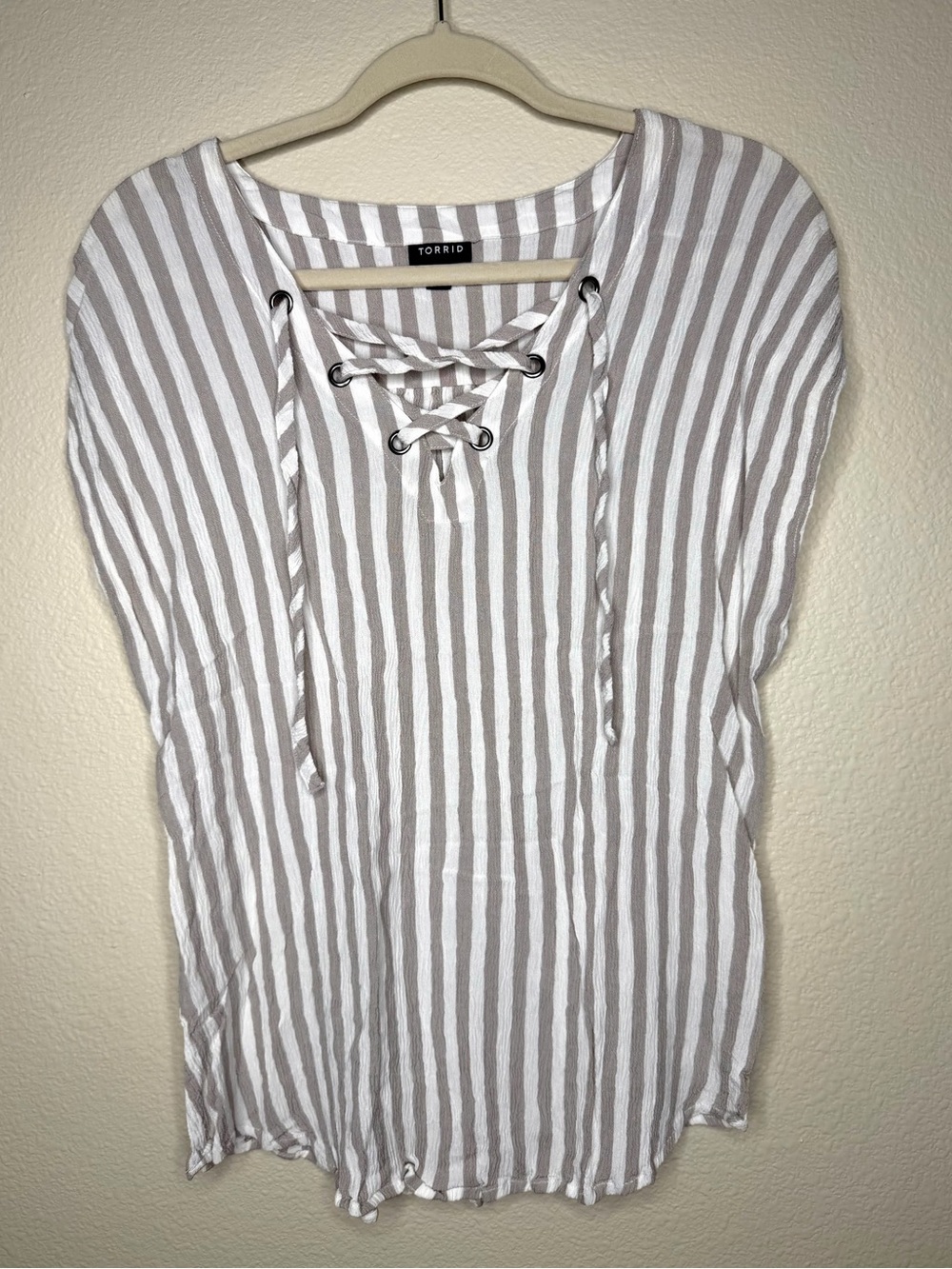 Torrid Women Stripe Gauze Lace Up Dolman Blouse 0X Plus Coastal Boho Neutral - Picture 3 of 9